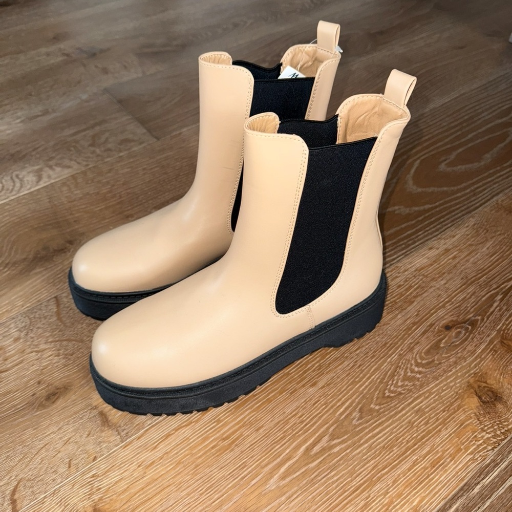 Tan and Black Chelsea Boots